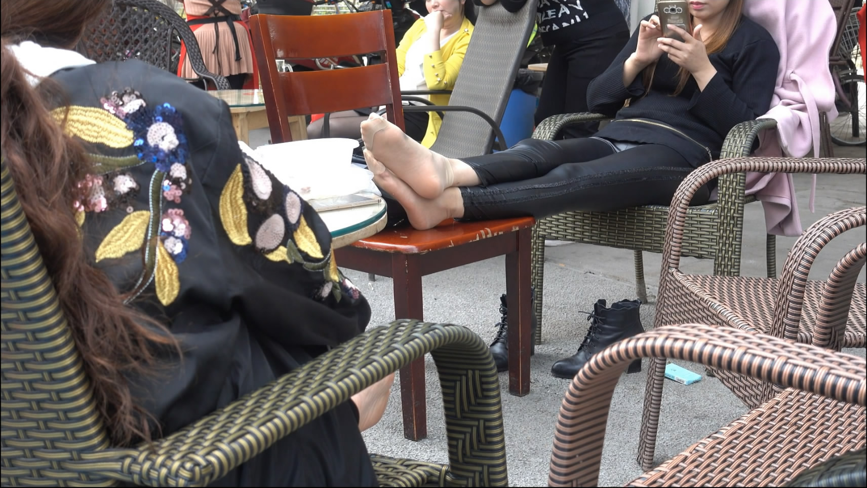 streetsnapnylon[00 00 17][20181208 225255 3]